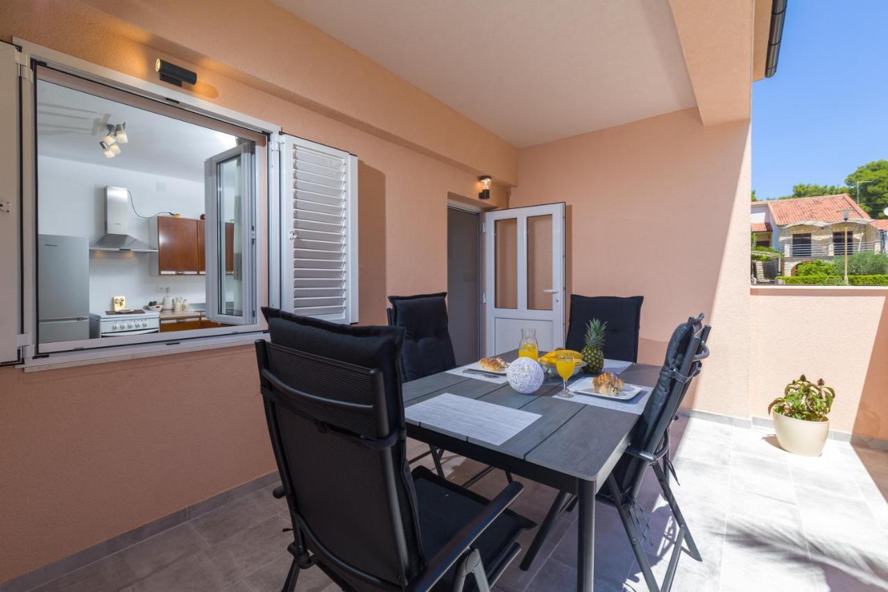 Guest House Marinna Vrboska Exterior foto